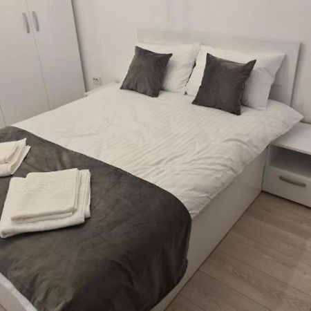Lux Apartament Бакэу Экстерьер фото