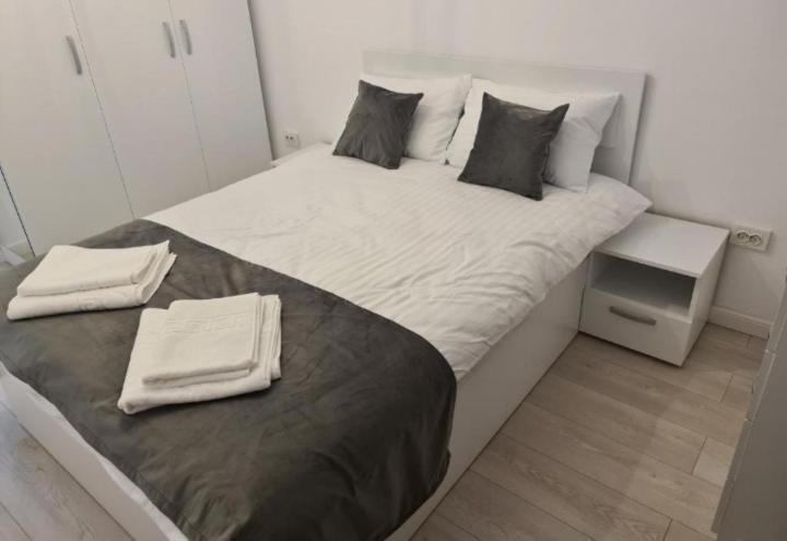 Lux Apartament Бакэу Экстерьер фото